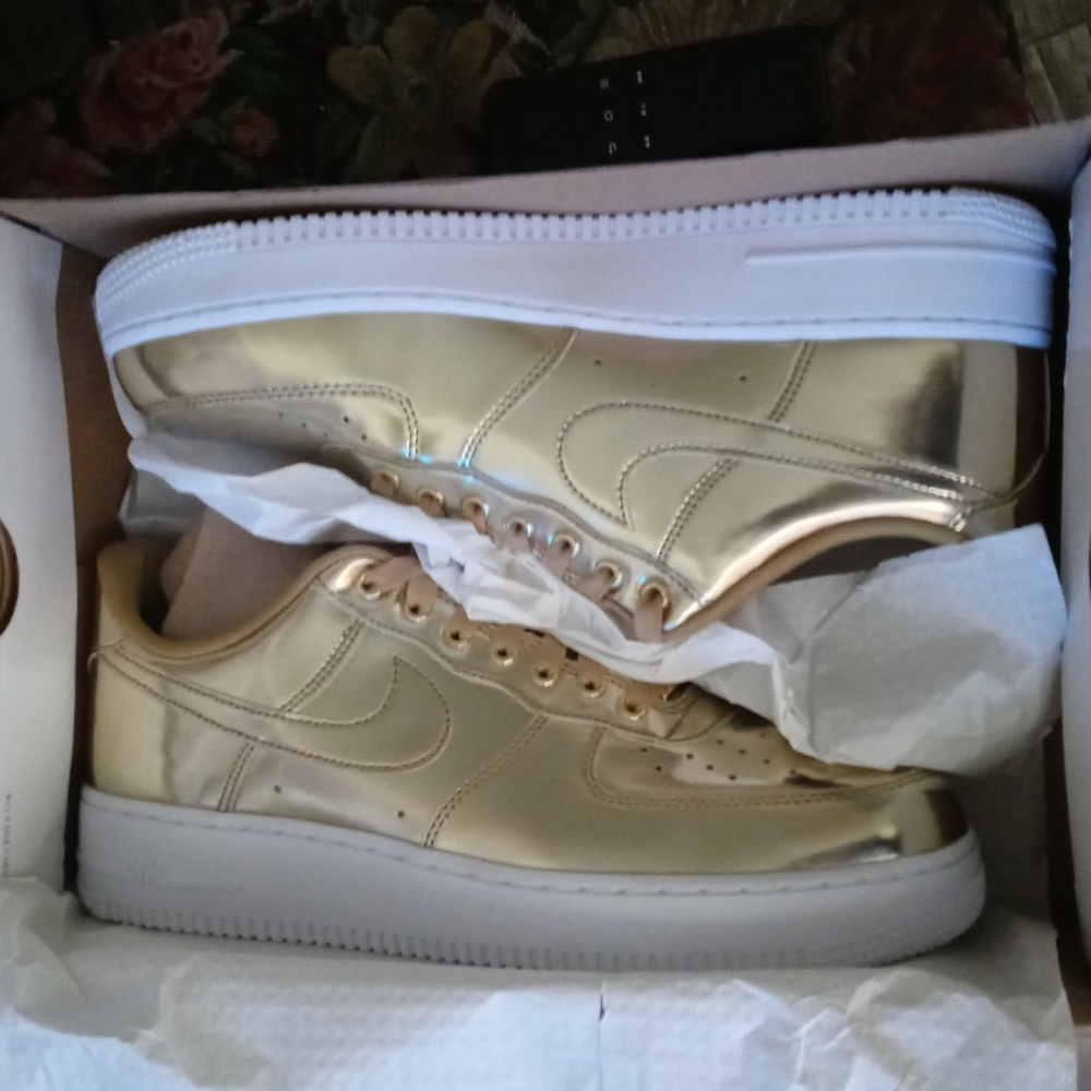 NWB Nike Air Force One gold metallic - size 10